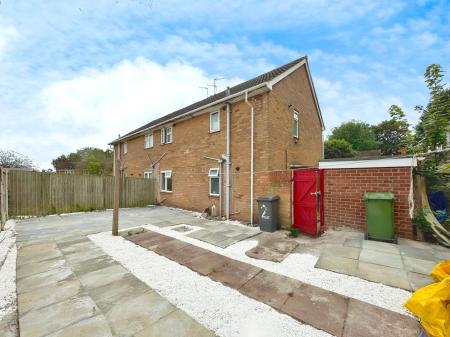 1 bedroom Flat for sale in Ryton Close, Wednesfield, Wolverhampton, WV10