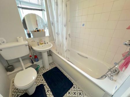 1 bedroom Flat for sale in Ryton Close, Wednesfield, Wolverhampton, WV10