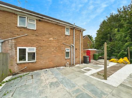 1 bedroom Flat for sale in Ryton Close, Wednesfield, Wolverhampton, WV10