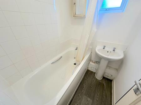 2 bedroom Flat for sale in Stubby Lane, Wednesfield, Wolverhampton, WV11