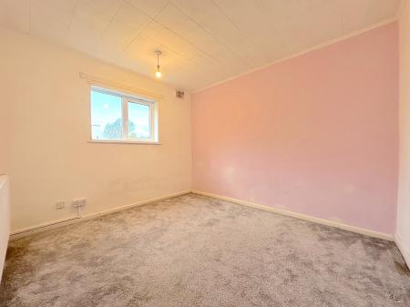 2 bedroom Flat for sale in Stubby Lane, Wednesfield, Wolverhampton, WV11