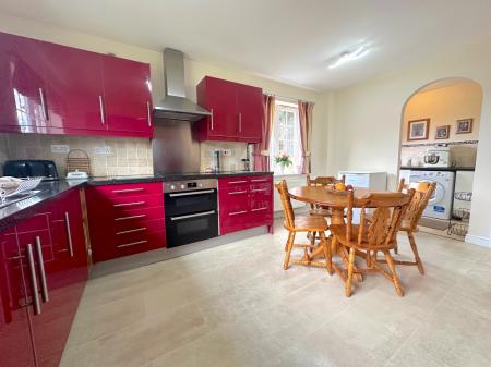 5 bedroom Detached house for sale in Wood Hayes Croft, Westcroft, Wolverhampton, WV10