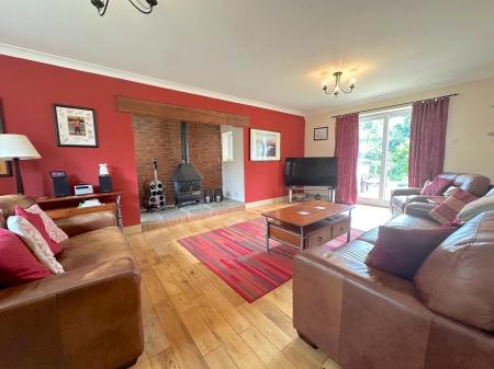 5 bedroom Detached house for sale in Wood Hayes Croft, Westcroft, Wolverhampton, WV10