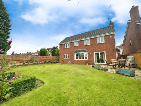 5 bedroom Detached house for sale in Wood Hayes Croft, Westcroft, Wolverhampton, WV10