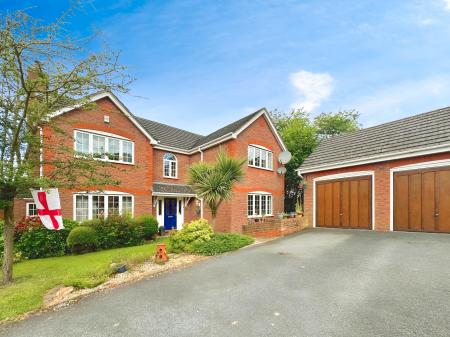 5 bedroom Detached house for sale in Wood Hayes Croft, Westcroft, Wolverhampton, WV10