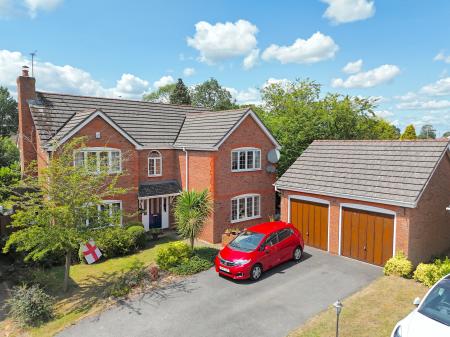 5 bedroom Detached house for sale in Wood Hayes Croft, Westcroft, Wolverhampton, WV10