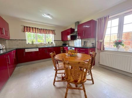 5 bedroom Detached house for sale in Wood Hayes Croft, Westcroft, Wolverhampton, WV10