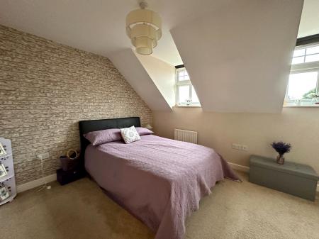 3 bedroom Town house for sale in Little Island Drive, Willenhall, WV13