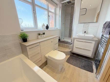 4 bedroom Detached house for sale in Cannock Road, Westcroft, Wolverhampton, WV10