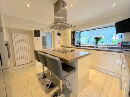 4 bedroom Detached house for sale in Cannock Road, Westcroft, Wolverhampton, WV10