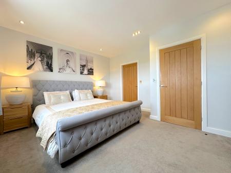 4 bedroom Detached house for sale in Cannock Road, Westcroft, Wolverhampton, WV10