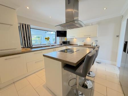 4 bedroom Detached house for sale in Cannock Road, Westcroft, Wolverhampton, WV10