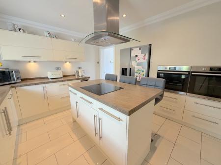 4 bedroom Detached house for sale in Cannock Road, Westcroft, Wolverhampton, WV10