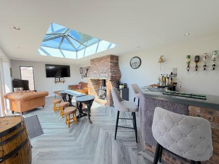 4 bedroom Detached house for sale in Cannock Road, Westcroft, Wolverhampton, WV10