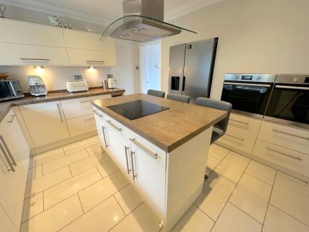 4 bedroom Detached house for sale in Cannock Road, Westcroft, Wolverhampton, WV10