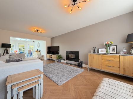 4 bedroom Detached house for sale in Cannock Road, Westcroft, Wolverhampton, WV10