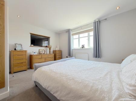 4 bedroom Detached house for sale in Cannock Road, Westcroft, Wolverhampton, WV10