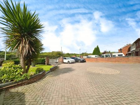 4 bedroom Detached house for sale in Cannock Road, Westcroft, Wolverhampton, WV10