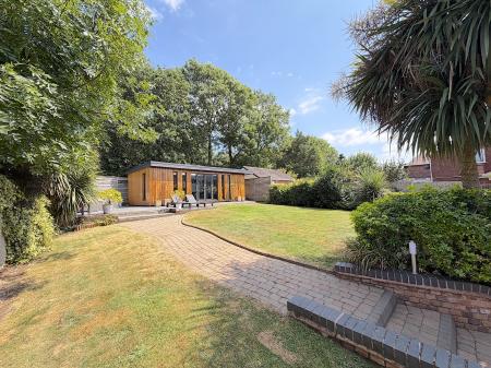 4 bedroom Detached house for sale in Cannock Road, Westcroft, Wolverhampton, WV10