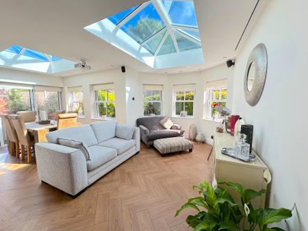 4 bedroom Detached house for sale in Cannock Road, Westcroft, Wolverhampton, WV10