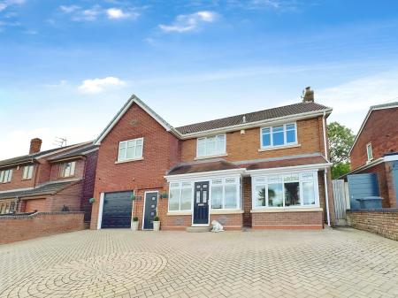 4 bedroom Detached house for sale in Cannock Road, Westcroft, Wolverhampton, WV10