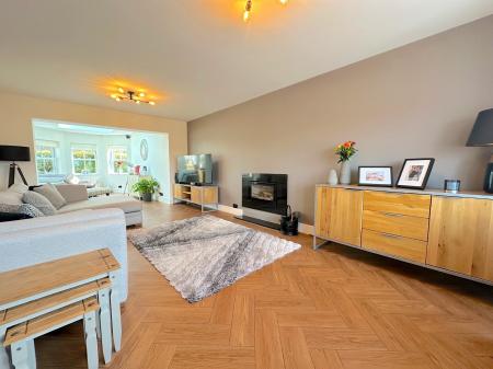 4 bedroom Detached house for sale in Cannock Road, Westcroft, Wolverhampton, WV10