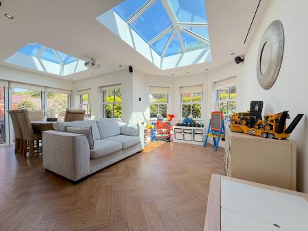 4 bedroom Detached house for sale in Cannock Road, Westcroft, Wolverhampton, WV10