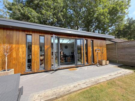 4 bedroom Detached house for sale in Cannock Road, Westcroft, Wolverhampton, WV10