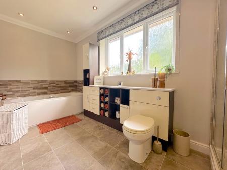 4 bedroom Detached house for sale in Cannock Road, Westcroft, Wolverhampton, WV10