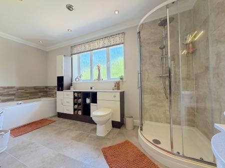 4 bedroom Detached house for sale in Cannock Road, Westcroft, Wolverhampton, WV10