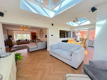 4 bedroom Detached house for sale in Cannock Road, Westcroft, Wolverhampton, WV10