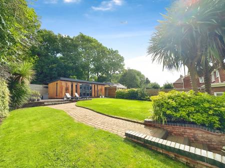 4 bedroom Detached house for sale in Cannock Road, Westcroft, Wolverhampton, WV10