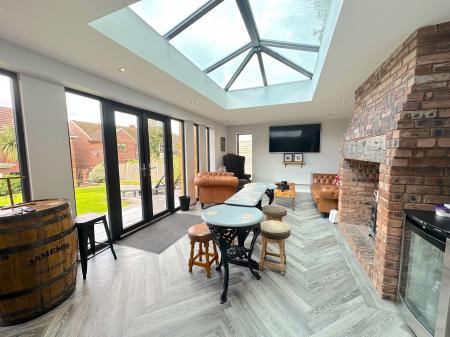 4 bedroom Detached house for sale in Cannock Road, Westcroft, Wolverhampton, WV10