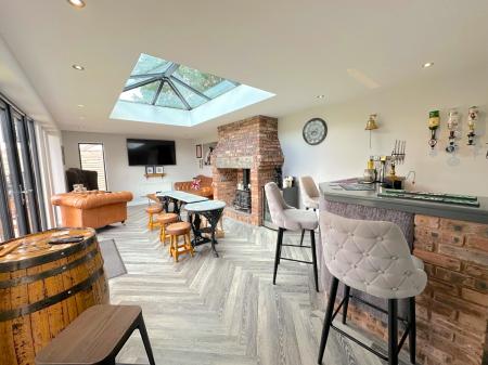 4 bedroom Detached house for sale in Cannock Road, Westcroft, Wolverhampton, WV10