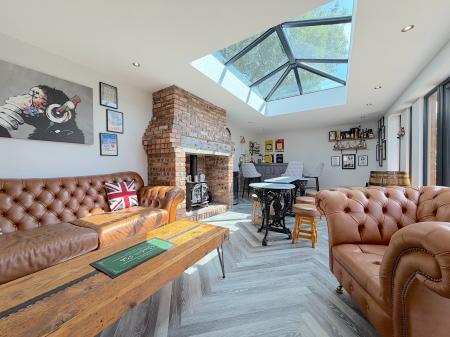 4 bedroom Detached house for sale in Cannock Road, Westcroft, Wolverhampton, WV10