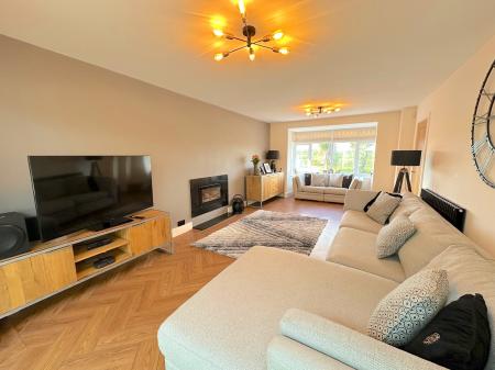 4 bedroom Detached house for sale in Cannock Road, Westcroft, Wolverhampton, WV10