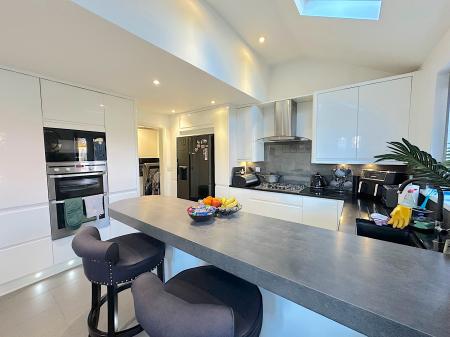 5 bedroom Detached house for sale in Hough Way, Essington, Wolverhampton, WV11