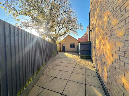 5 bedroom Detached house for sale in Hough Way, Essington, Wolverhampton, WV11