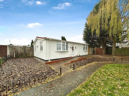 2 bedroom Detached bungalow for sale in Lincoln Green, Bushbury, Wolverhampton, WV10
