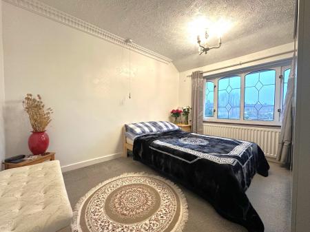 4 bedroom Semi-detached house for sale in Kipling Avenue, Bilston, Wolverhampton, WV14