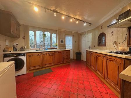 4 bedroom Semi-detached house for sale in Kipling Avenue, Bilston, Wolverhampton, WV14