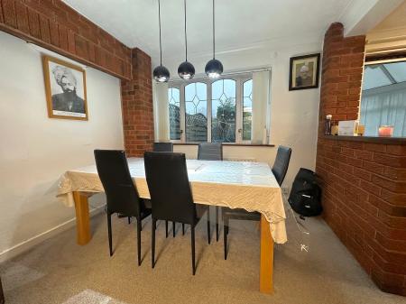 4 bedroom Semi-detached house for sale in Kipling Avenue, Bilston, Wolverhampton, WV14