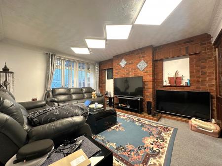 4 bedroom Semi-detached house for sale in Kipling Avenue, Bilston, Wolverhampton, WV14