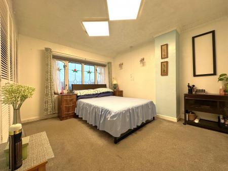 4 bedroom Semi-detached house for sale in Kipling Avenue, Bilston, Wolverhampton, WV14