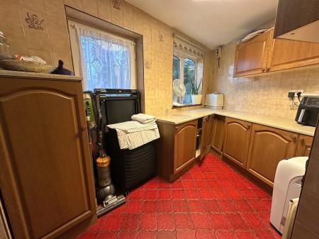 4 bedroom Semi-detached house for sale in Kipling Avenue, Bilston, Wolverhampton, WV14