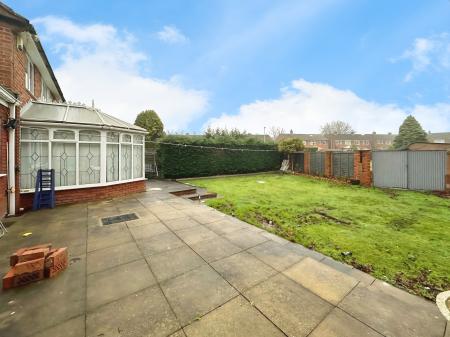 4 bedroom Semi-detached house for sale in Kipling Avenue, Bilston, Wolverhampton, WV14