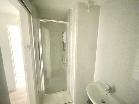 1 bedroom Studio flat to let in Elgin Court, Perton, Wolverhampton, WV6