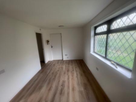 1 bedroom Studio flat to let in Elgin Court, Perton, Wolverhampton, WV6