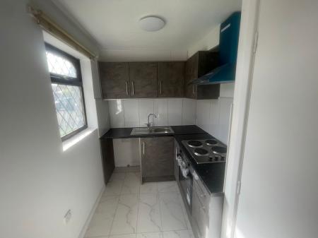 1 bedroom Studio flat to let in Elgin Court, Perton, Wolverhampton, WV6