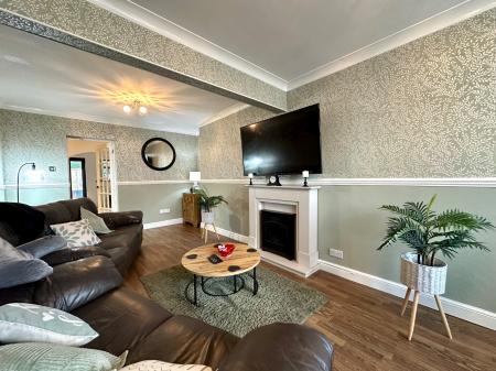 3 bedroom Semi-detached house for sale in Willow Avenue, Wednesfield, Wolverhampton, WV11